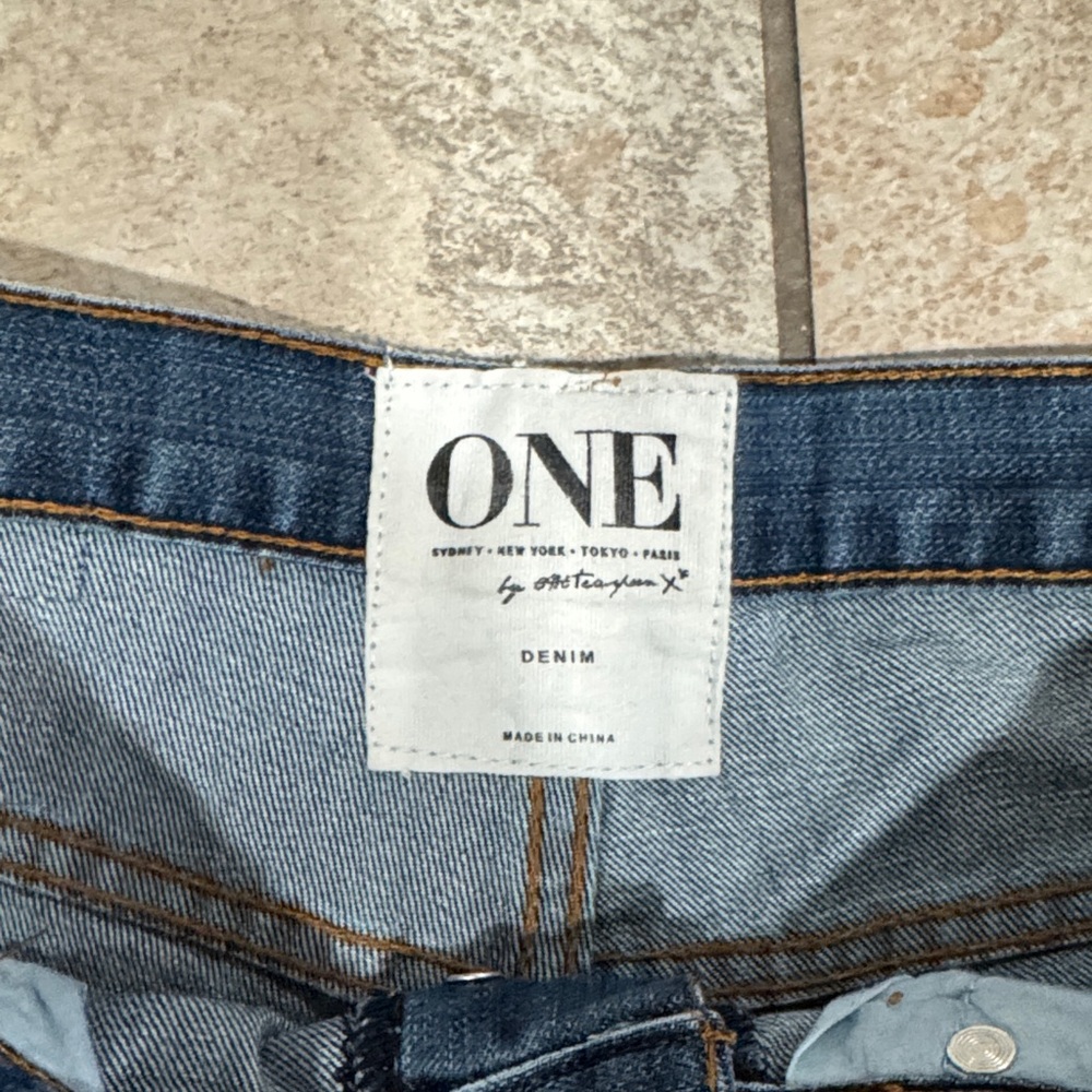 One Teaspoon Distressed Denim Shorts Size 25 - Picture 2 of 8